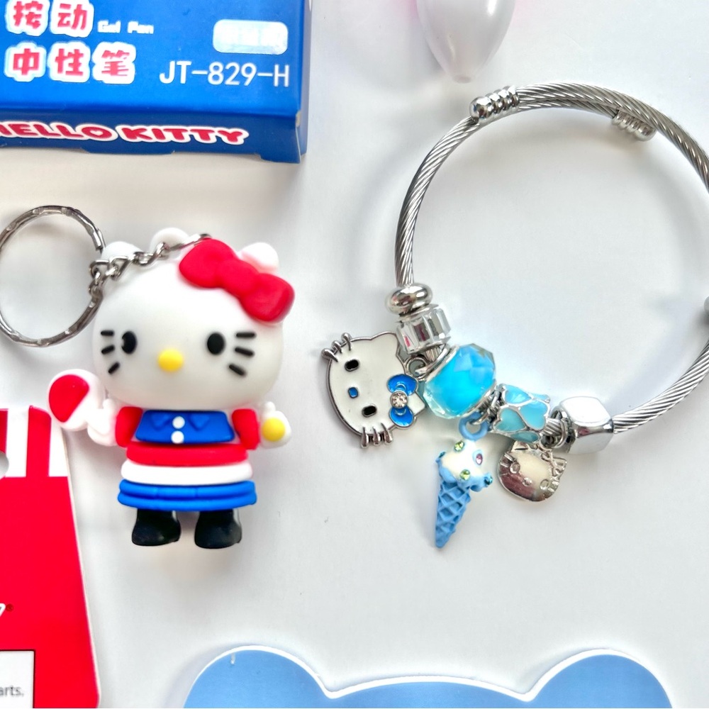 ❤️Hello Kitty Adorable 8-Piece Crossbody Bundle! - Picture 7 of 9